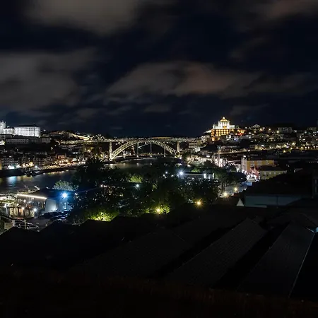 Land Roots Riverside * 빌라노바데가이아