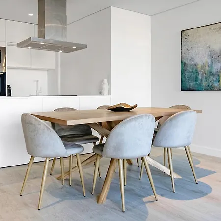 Land Roots Riverside Apartment *