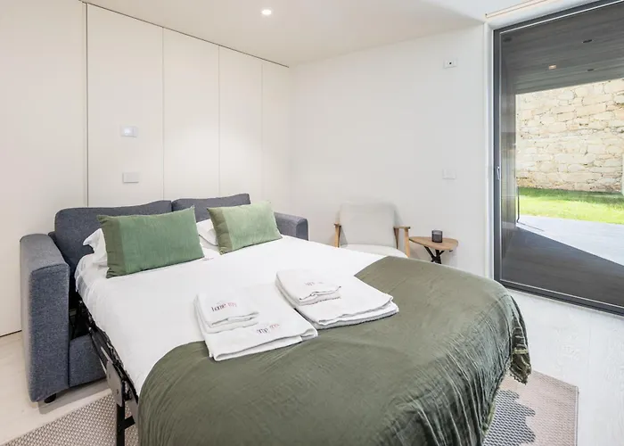 Land Roots Riverside شقة